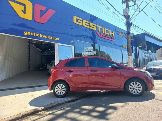 HYUNDAI HB20 1.0 COMFORT PLUS 12V FLEX 4P MANUAL